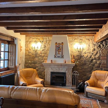 Apartamentos Villa Julieta Ruente Luaran gambar