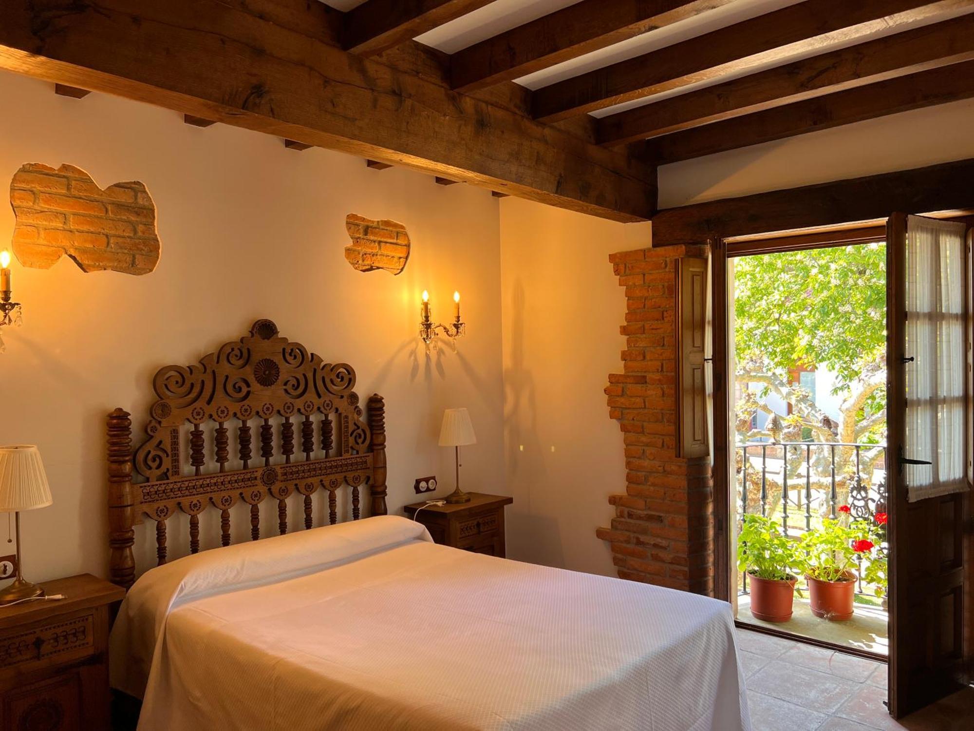 Apartamentos Villa Julieta Ruente Luaran gambar