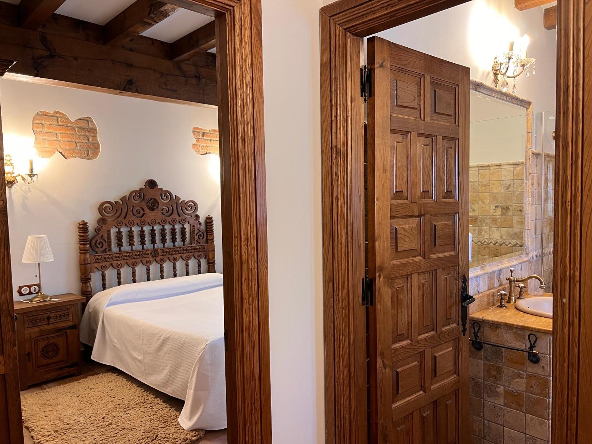 Apartamentos Villa Julieta Ruente Luaran gambar