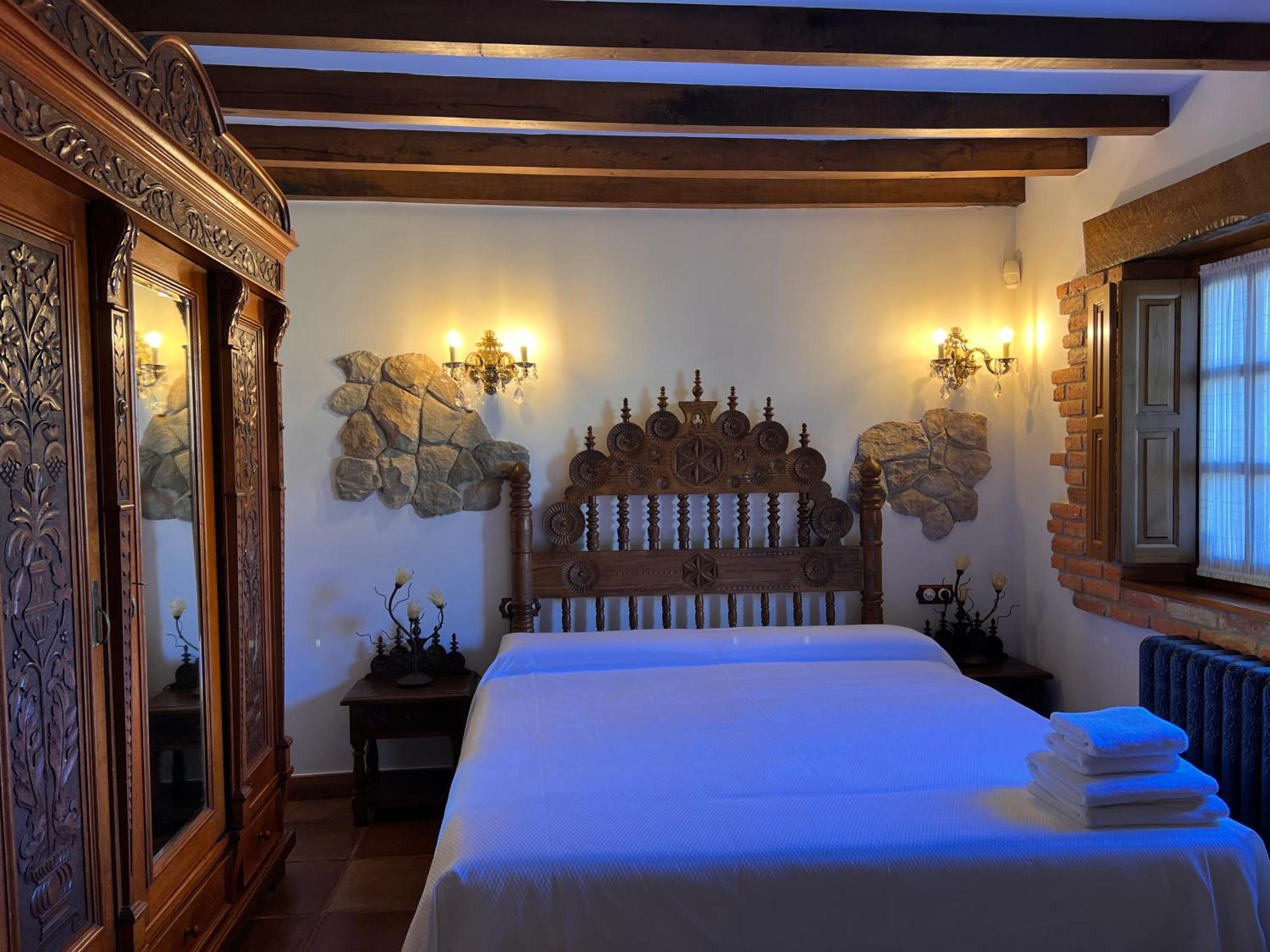 Apartamentos Villa Julieta Ruente Luaran gambar