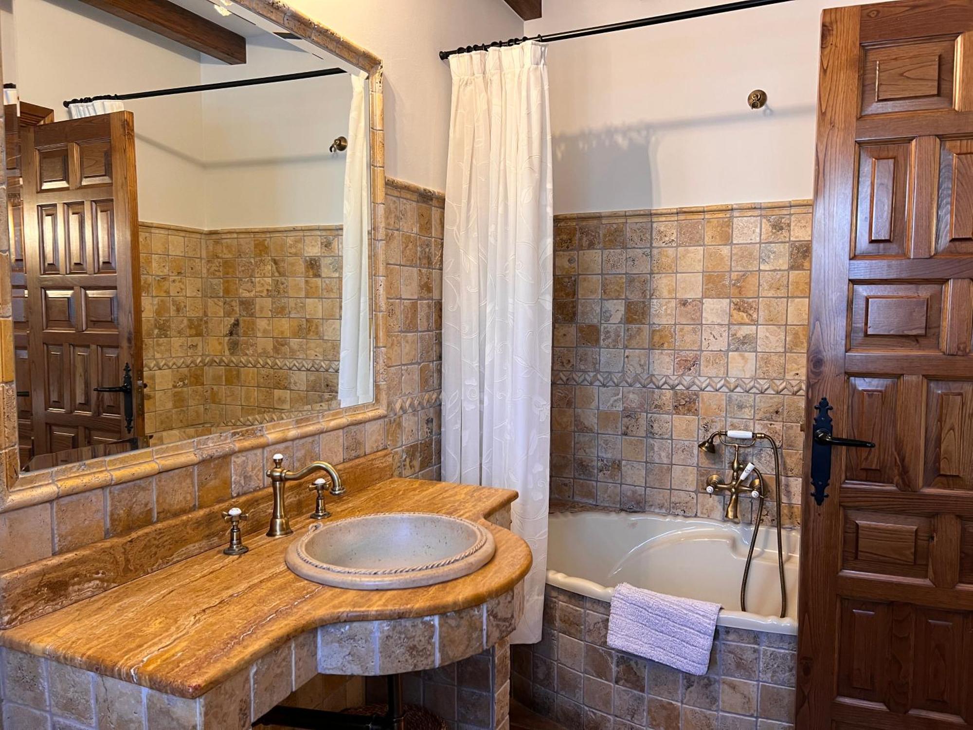 Apartamentos Villa Julieta Ruente Luaran gambar